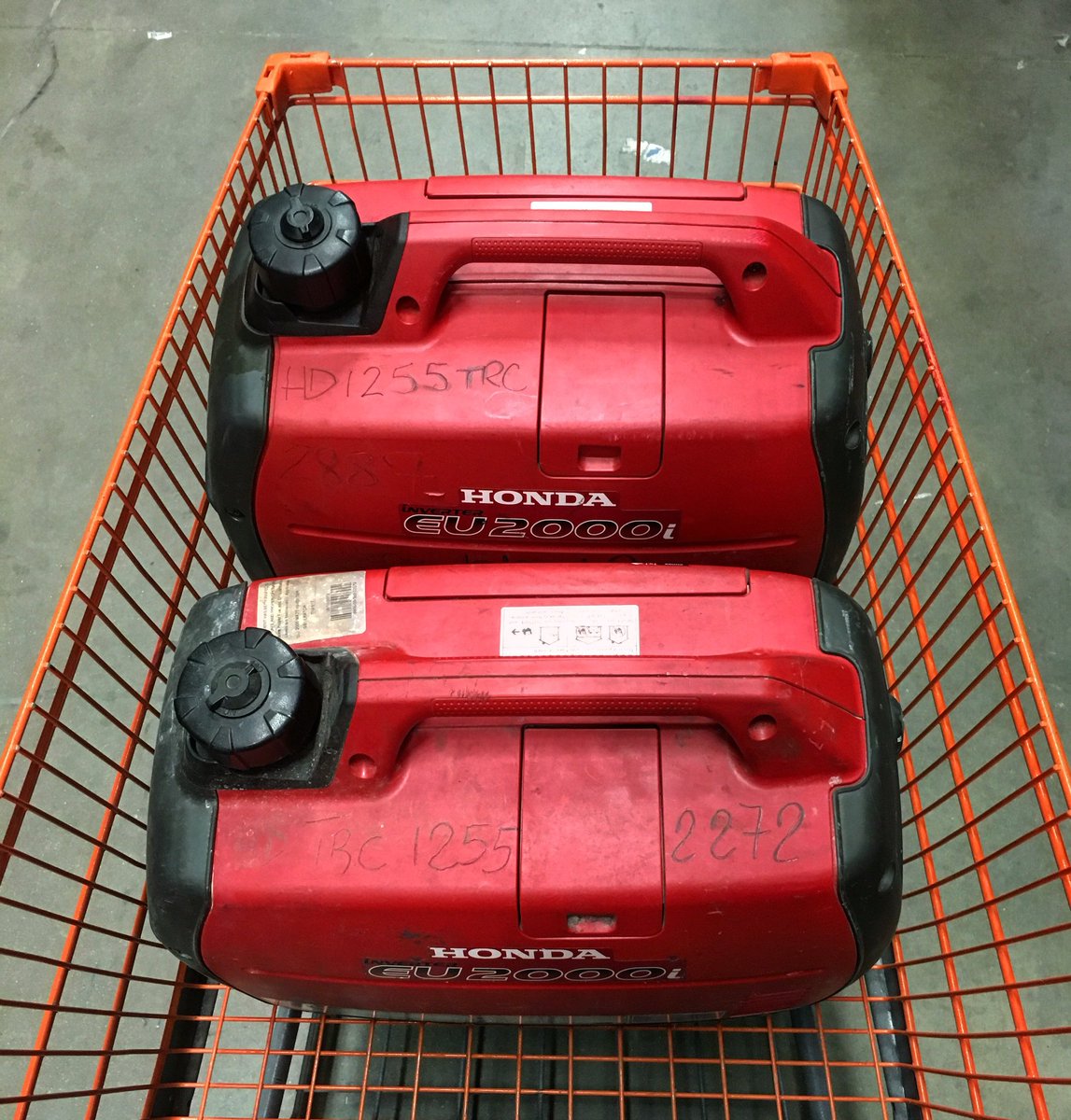 AlexanderRea's tweet photo. Sometimes you rent two 2000W generators to get the job done. Gasoline powered digital. #digitalmechanic https://t.co/8KVw6ixMvU
