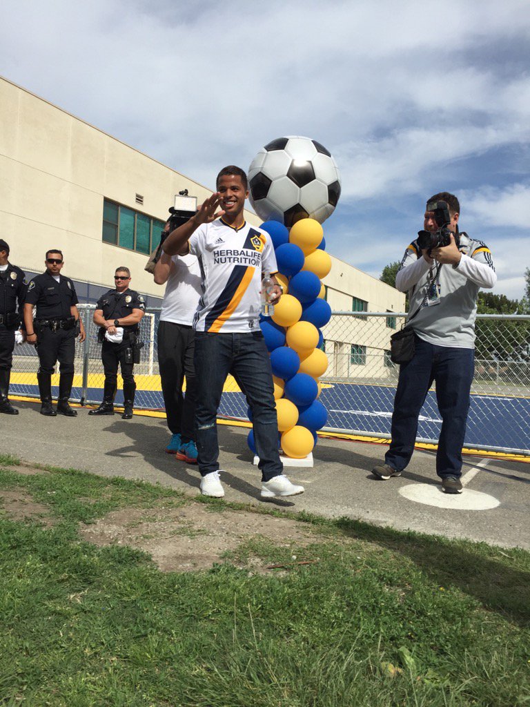 chrisdeelena's tweet photo. #GiovaniDosSantos celebrated the new soccer pitch with students and staff at #AndrewJacksonElementary #LAGalaxy https://t.co/2OuXhzf6vy