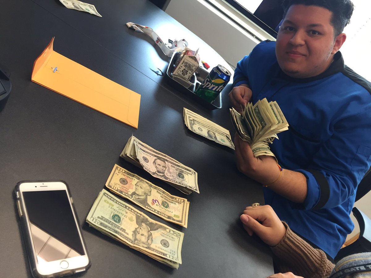 GGHS_Incubator's tweet photo. Move out of the way Titans. Entrepreneur coming through!! @GoldenEmpanadas @sharpbiology @GGHS_Titans https://t.co/dGO7t4cdmj