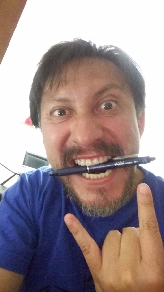 leomeyer's tweet photo. Gracias @PilotChile por el #FrixionClicker que me regalaron hoy en radio @futurofm. 100% innovador Cc @iRockCL https://t.co/9XYCyiIRVL