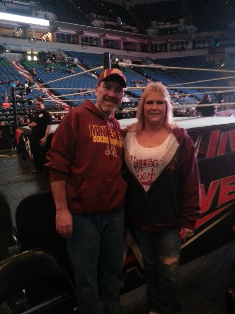 nettiebugs's tweet photo. #WWEMinny - Awesome seats. https://t.co/DjaDVJVjAn
