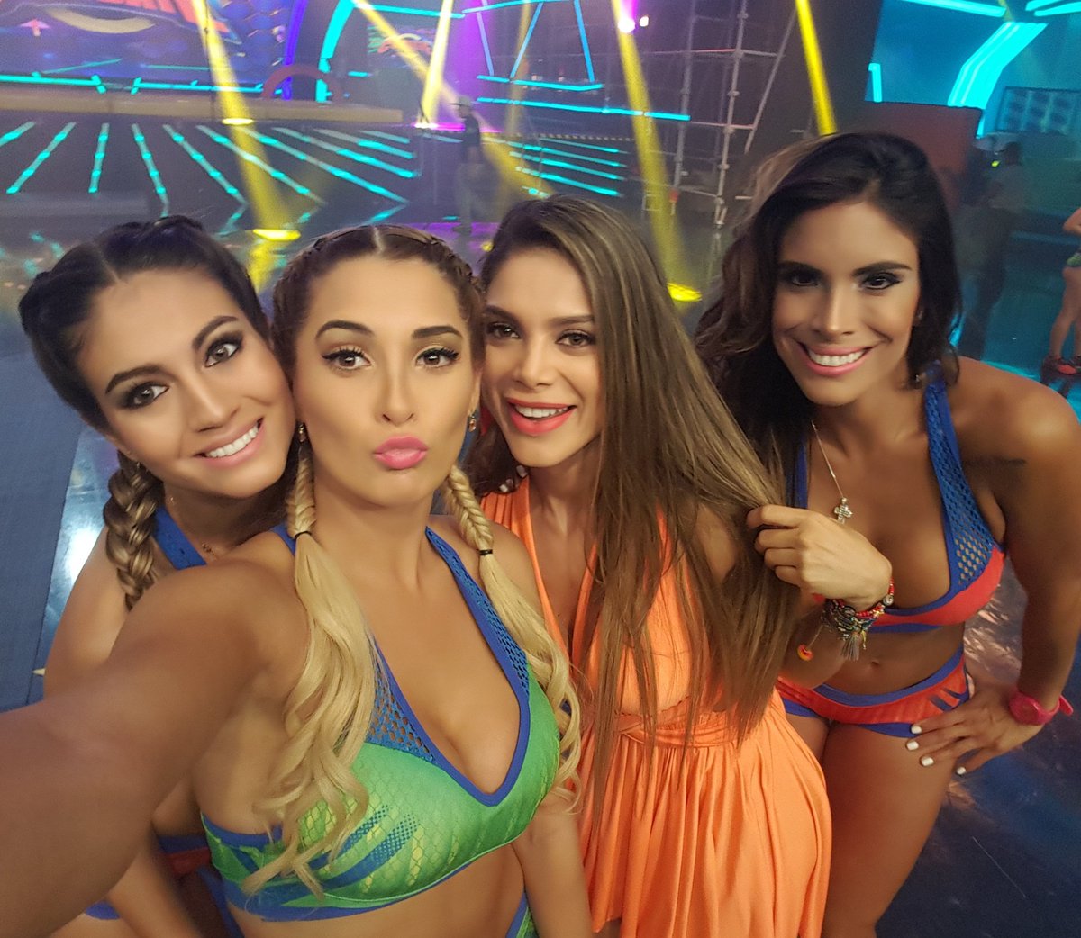 GastaldoMaca's tweet photo. #CombateAlMaximo 💚❤ @jessamin_ch @vanessajeri  @Jecabarranteso https://t.co/WglVcz1LuU