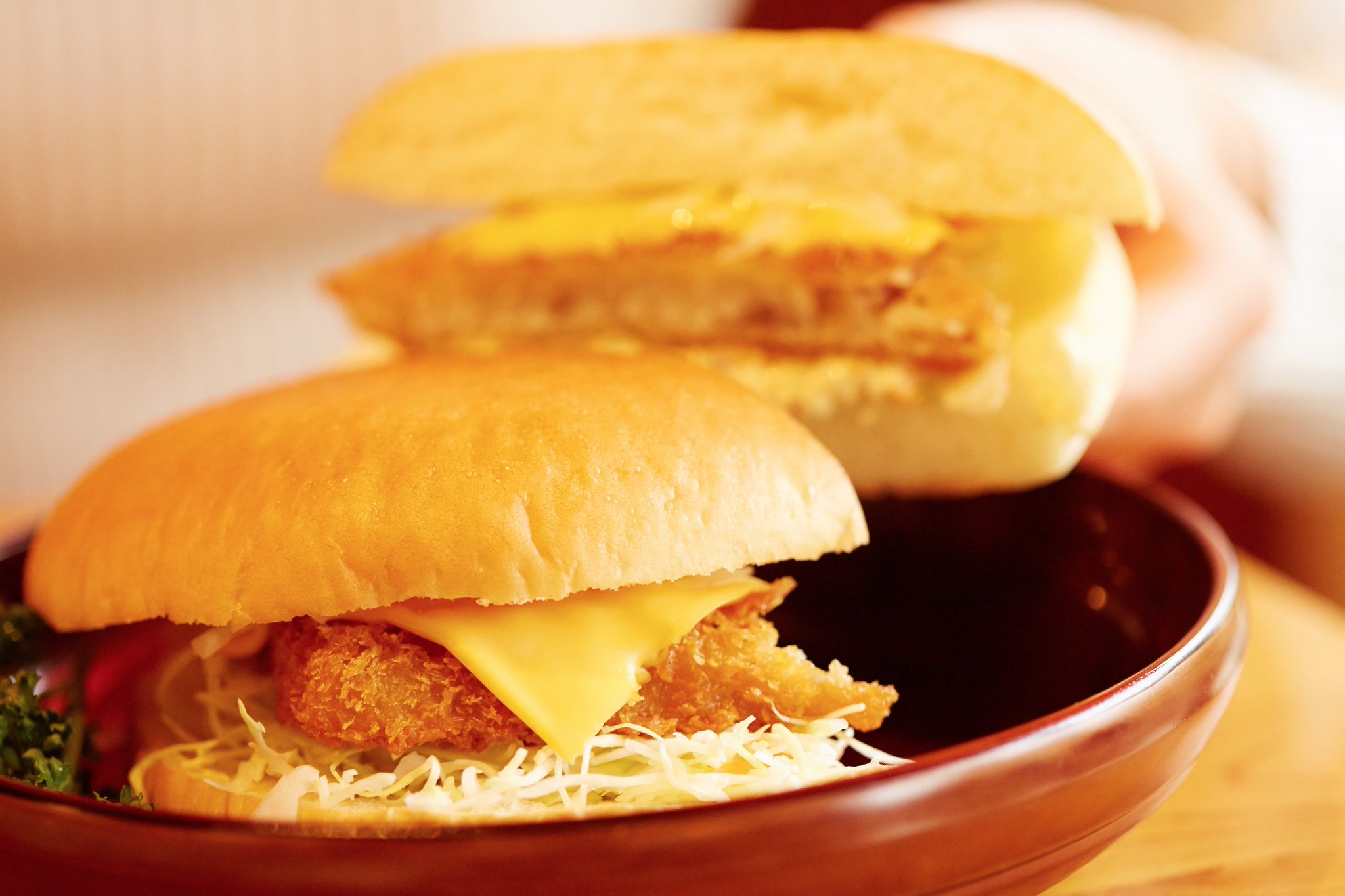 コメダ珈琲店 No Twitter 外はサクッ 中は熱々しっとり コメダ唯一のお魚メニュー フィッシュフライバーガー はいかがでしょうか タルタルソース とろけるチーズと共にほおばれば 思わずにっこりの美味しさです ᴗ T Co Dt3t8zq1