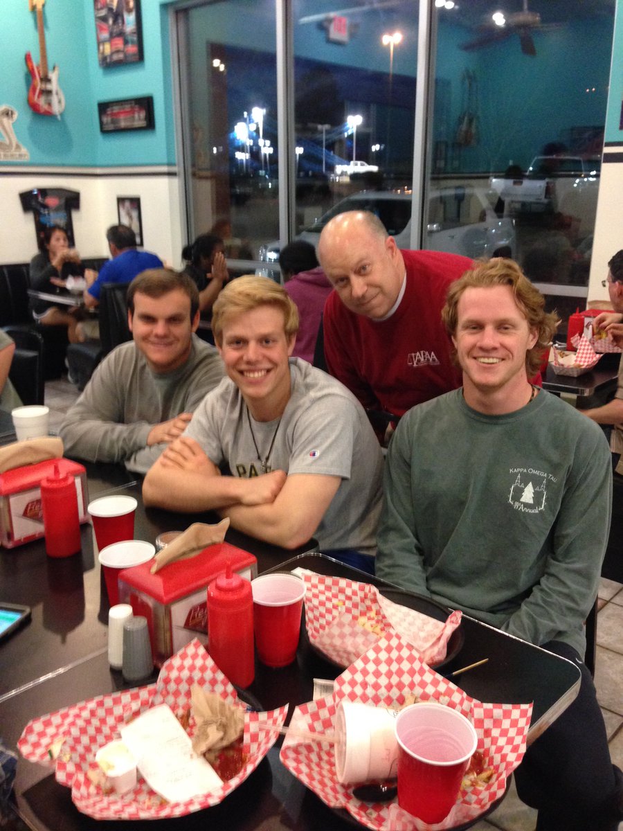 CottenDavid's tweet image. Crazy to run into 14 KOTs eating dinner in T-Town on their mission trip. #BaylorKOTsforever