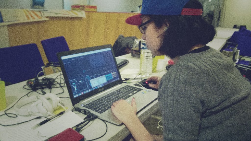 ALaColoc's tweet image. En direct de @Senyu, le montage continue !