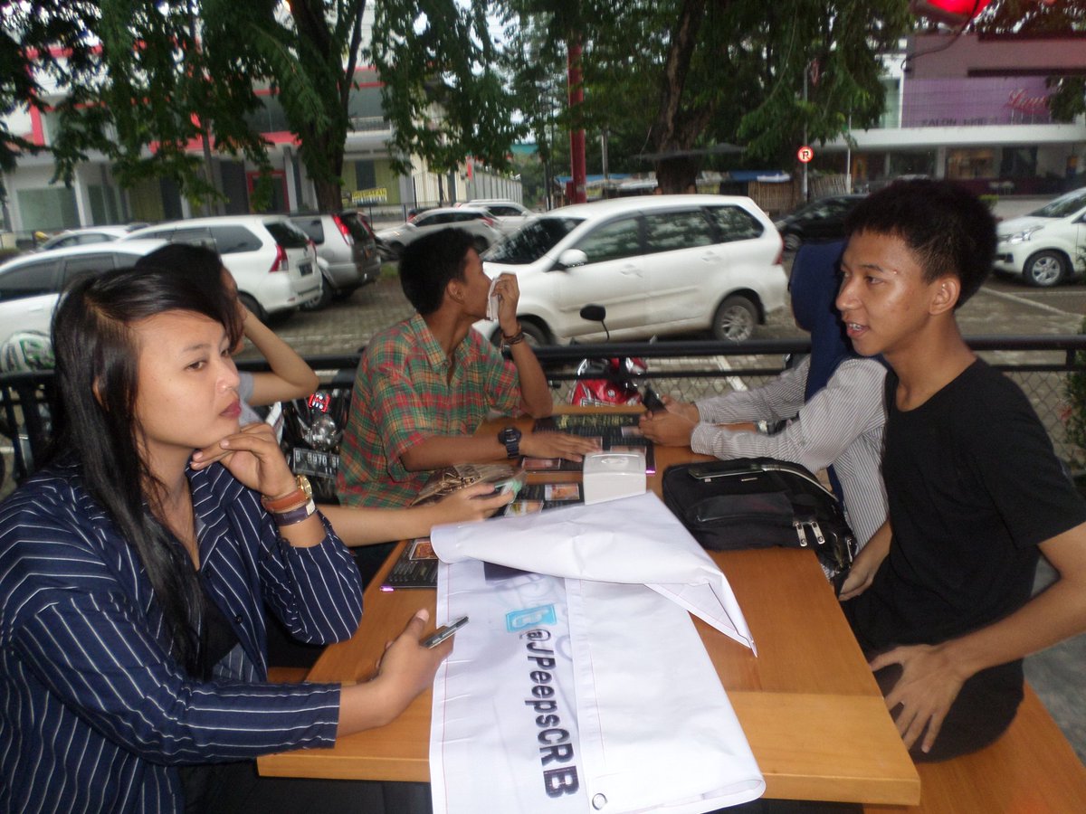 Salut sama mereka , dr Jam 3 sore sampe 9mlm , ada yg bela2in bolos LES demi Meet&amp;Greet @iamjebe <a href="/PatreciaLaresa/">Patrecia Sarah</a>