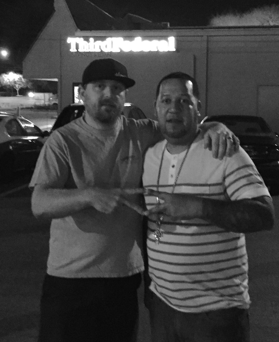 bd94s10's tweet photo. Dinner with my right hand aka #STflVP Vic before #DiiTD tomorrow. #Tampa #Clearwater <all_day> https://t.co/wsMKwYy6sO