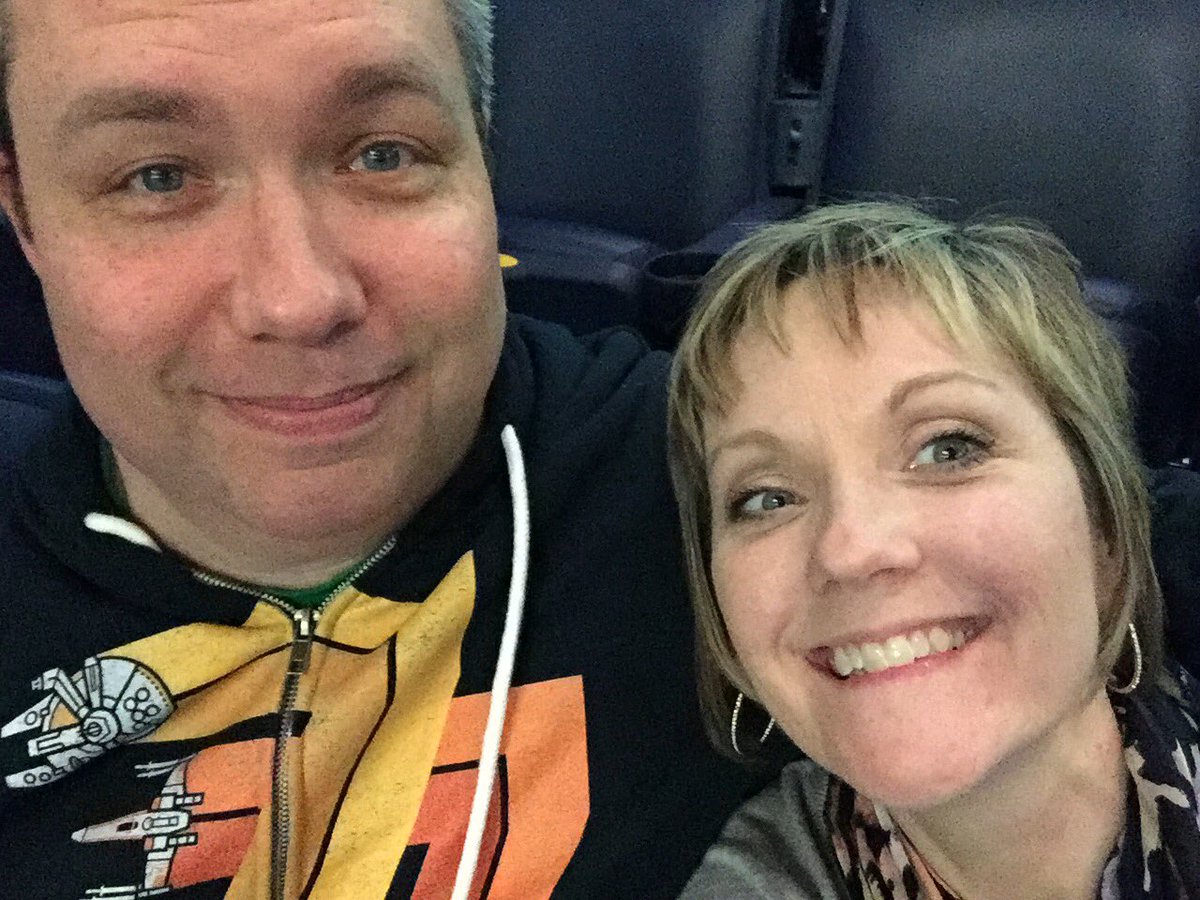 SugarDazed's tweet photo. #bsnashville ready for a great show!! Been a long week and this is gonna be great! @blakeshelton https://t.co/PIVg9psYPV