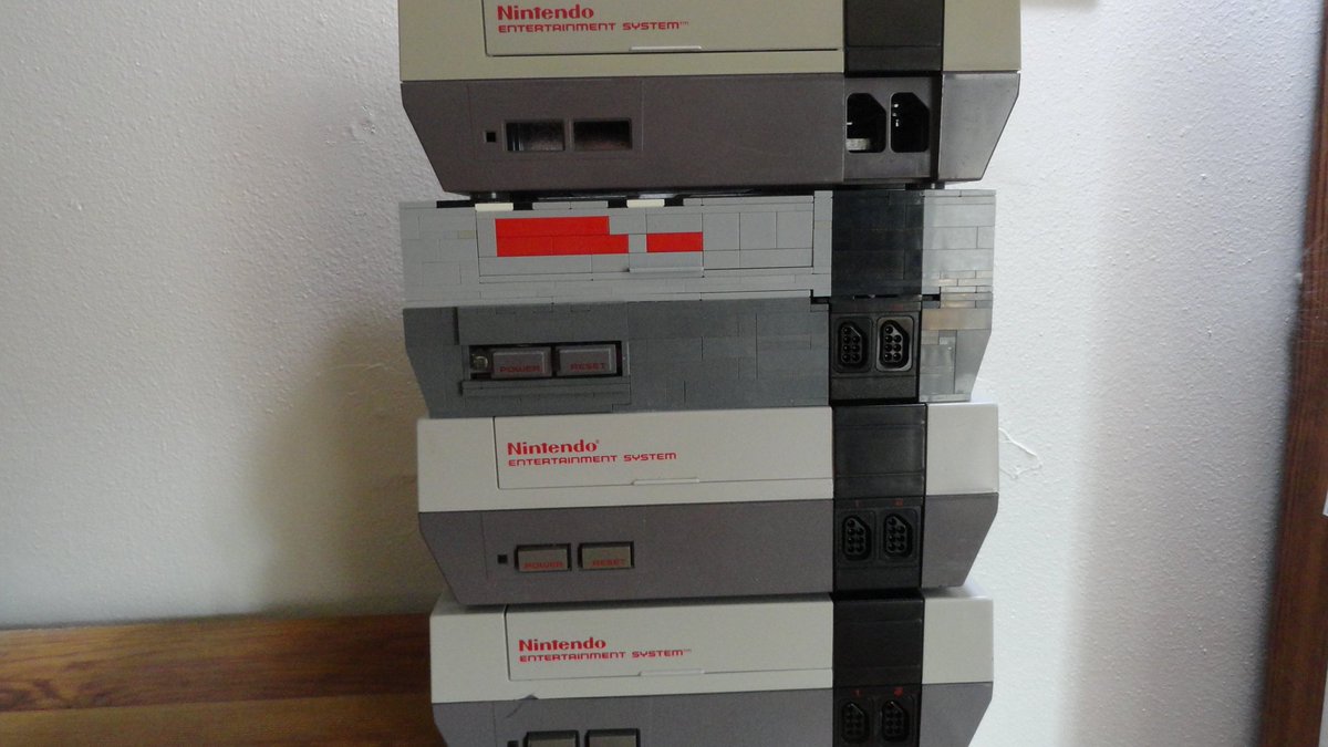 BawesomeBurf's tweet photo. Got all the systems in, almost time to Legofy them! #Lego #NES #MidwestGamingClassic #NeedMoreBricks https://t.co/u4o3hUU1Qx