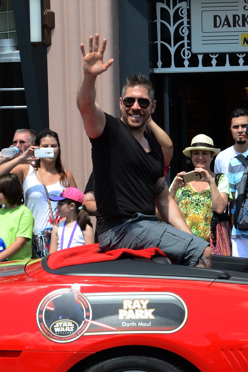 DarthCangri's tweet photo. Remembering Star Wars Weekends 2015 #sww2015 @IAMRayPark @Lali1969 @starwars @swweekends #DarthMaul https://t.co/xVxBe3gr90
