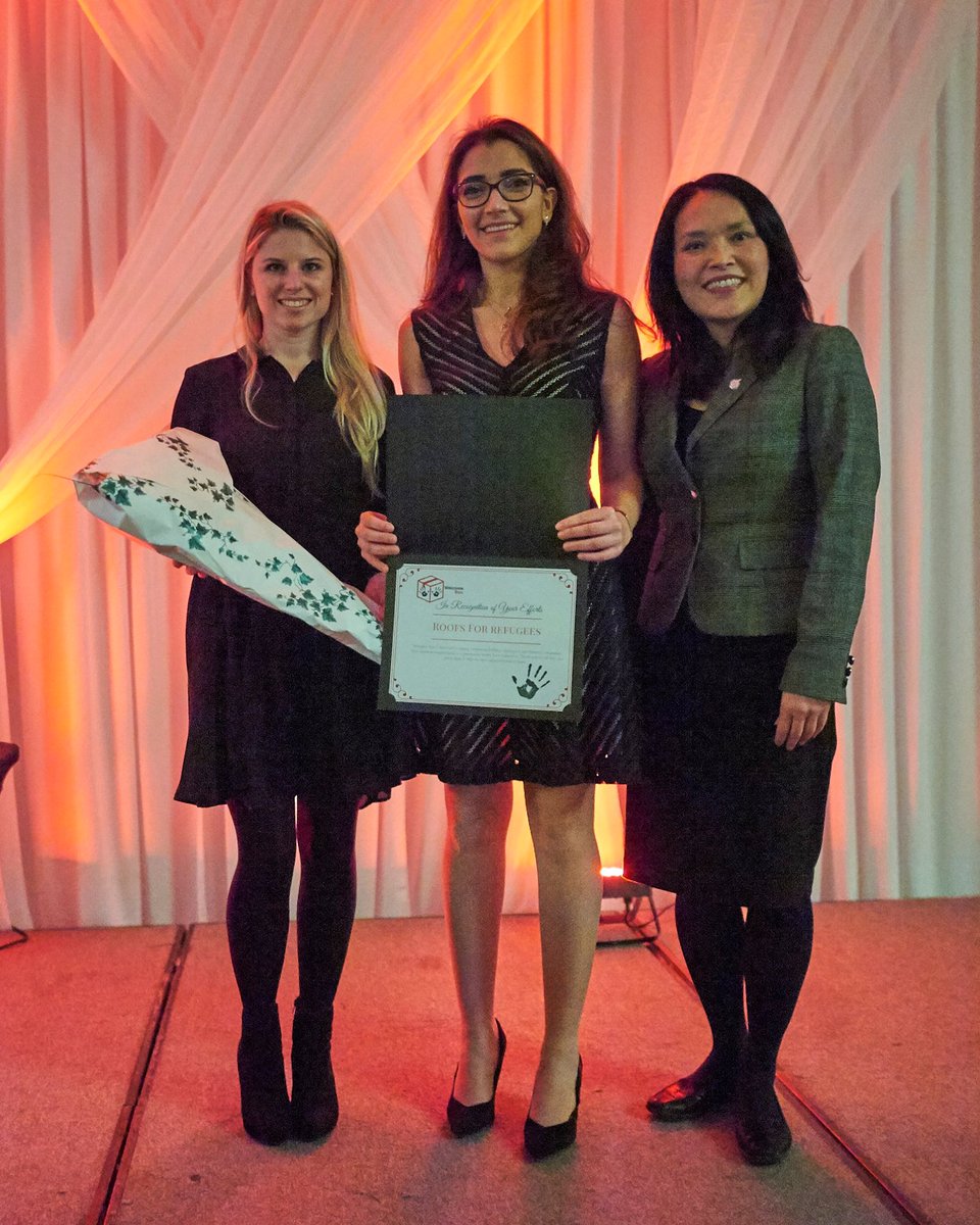 R4RCan's tweet photo. R4R was happy to accept the "Certificate of Recognition and Appreciation" from @welcome_box! #refugeeswelcome https://t.co/9PfYox8HCC