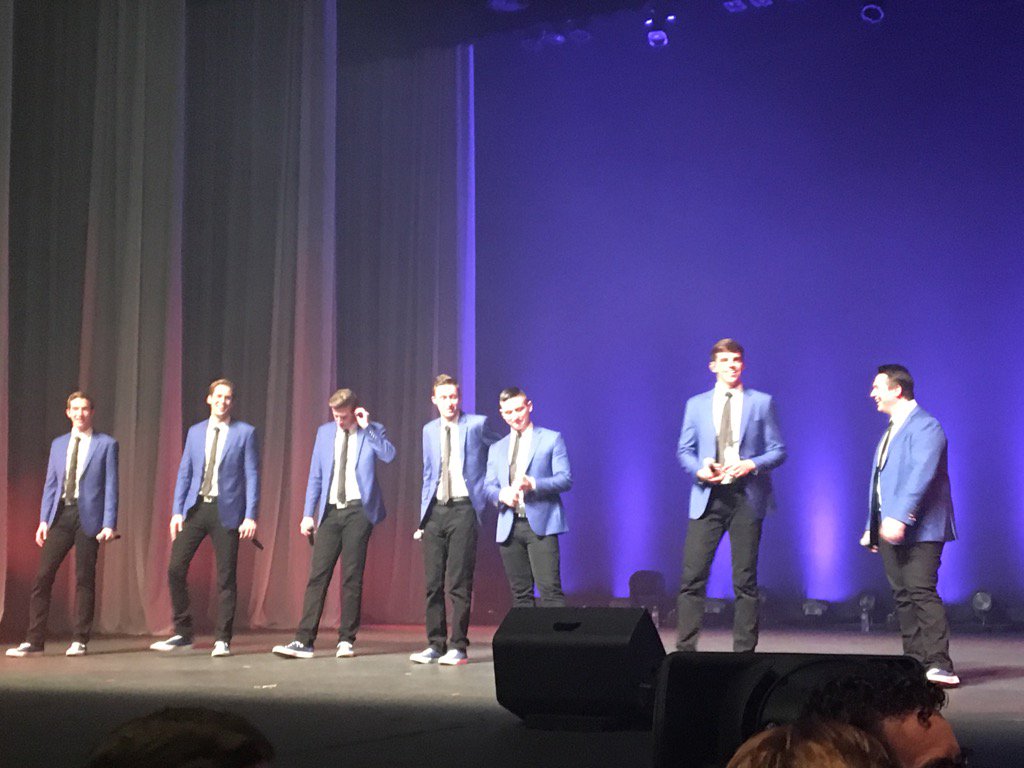 RunCycleTri's tweet image. #vp25 Is Jordan getting a message or cleaning his ears?😀