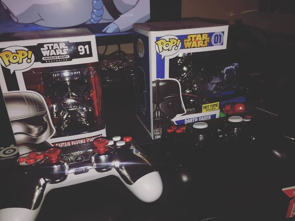hashtagstarwars's tweet photo. New #DarthVader Instagram by @thegamiingkult // The #funkos that match the #controllers #captianphasma & just finis… https://t.co/LQUgqmoqmH