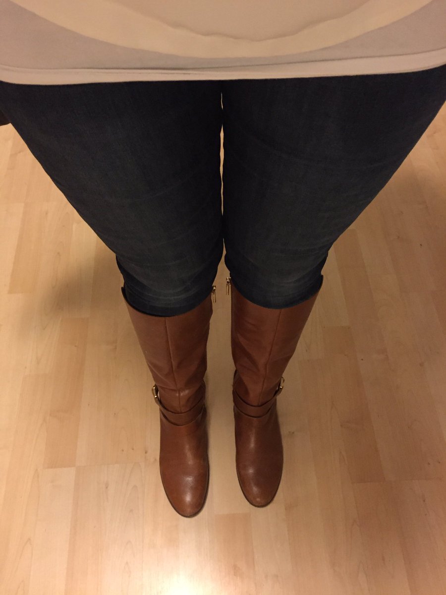 lynner15's tweet photo. Proof I am wearing jeans. #noyogapantshere #momsnightout #dvrwillrecordsharktank https://t.co/k9tN2lGCy6