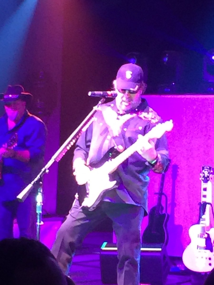 JeffMBrown1's tweet photo. Hank Williams Jr. Concert tonight with all my rowdy friends. #commodity16 https://t.co/tDCpyUxdW7