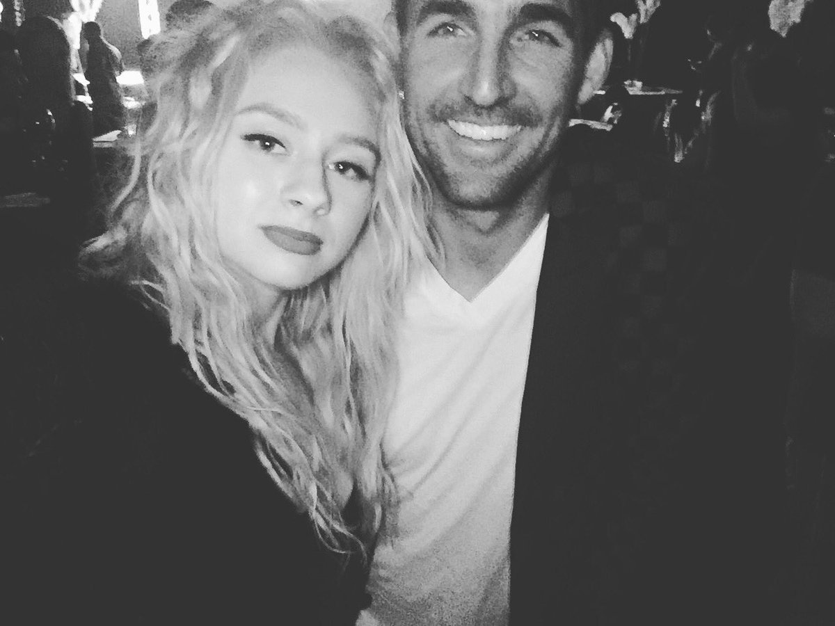 haleygeorgia's tweet photo. tonite w @jakeowen #beachin https://t.co/C8SDZXL7ud