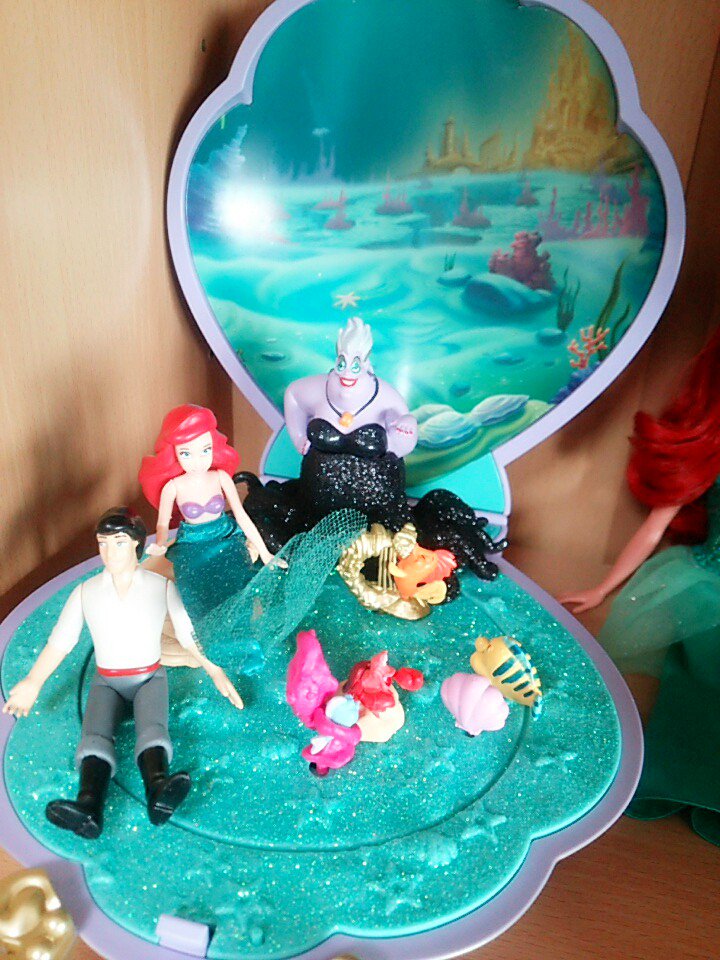 disney1010m's tweet photo. ストアで買ってきた😊💟
そろそろ破産....😭😂💦
でも可愛い💛💜💙 https://t.co/vxQiwnimA5