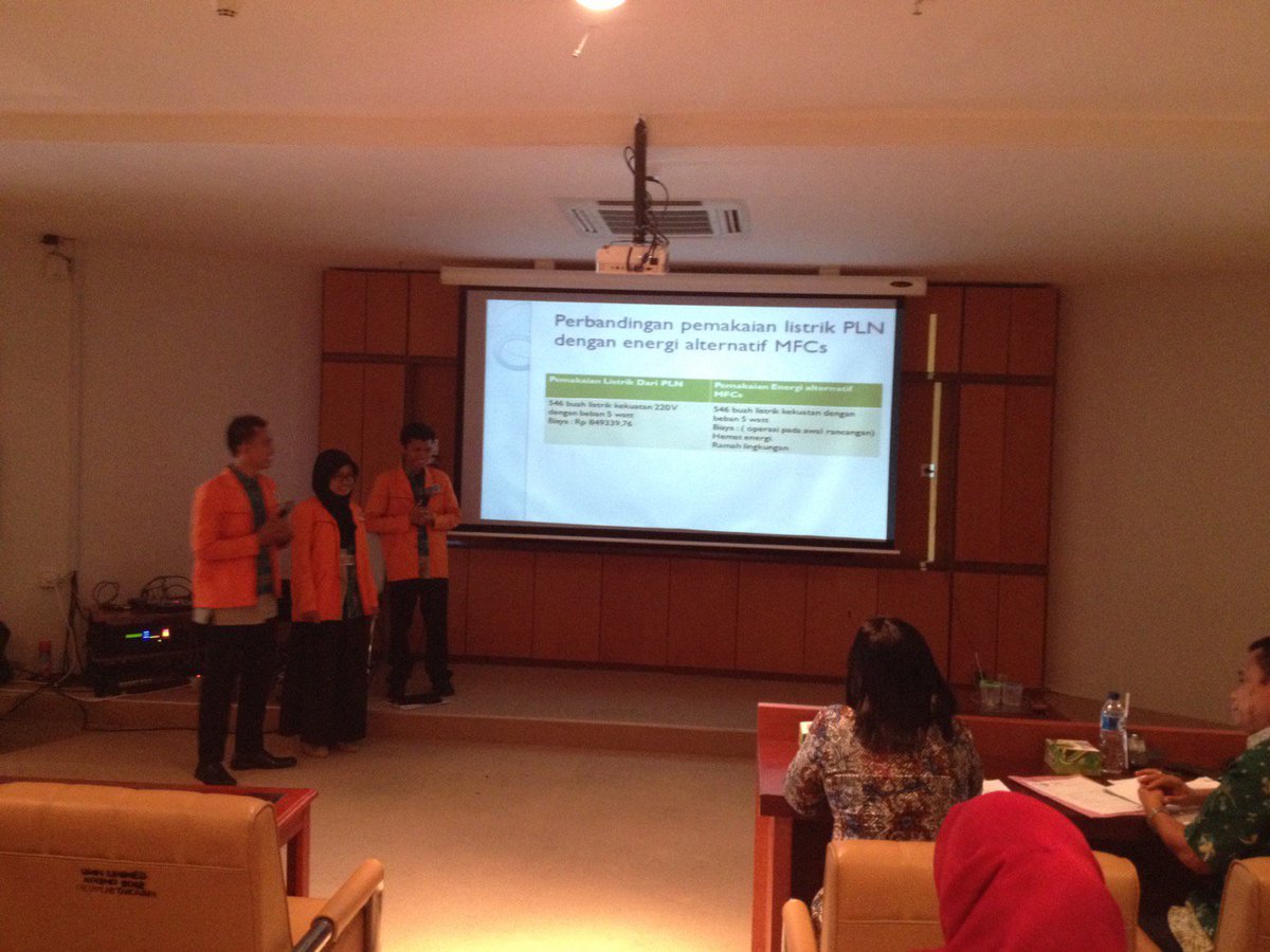 ChemicalExpo's tweet photo. Suasana presentasi dari grandfinalis LKTI #salamreaksi https://t.co/Ak92eeuU89