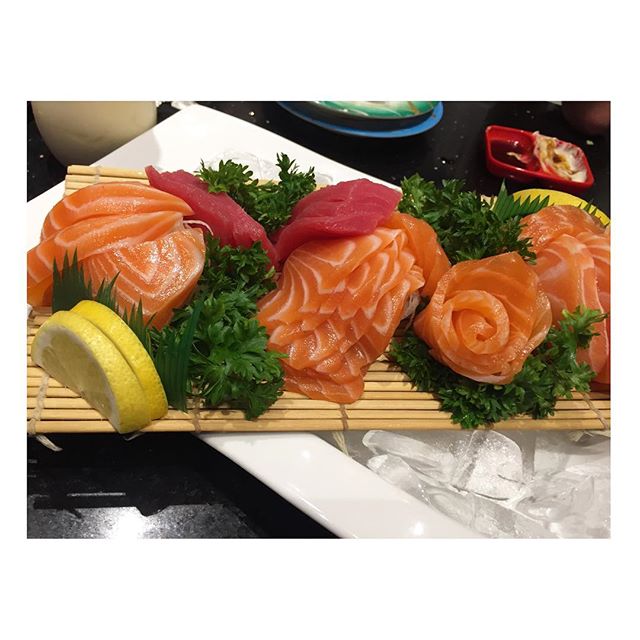 theketoking's tweet photo. I could live on raw salmon &amp; tuna!  #Australia #bodybuilding #lchf #lowcarb #paleo #summer https://t.co/aKrRABNluH