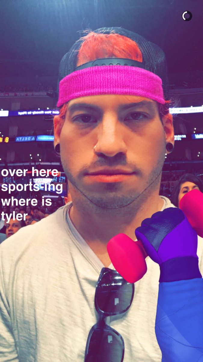 topupdated's tweet photo. via joshuadun on snapchat https://t.co/QcRoGPe00D