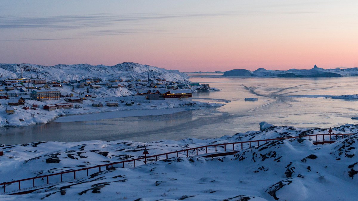 grist's tweet photo. Greenland’s darkening snow is setting up a scary feedback loop https://t.co/MvnZirkdhv https://t.co/aqew5BieKI