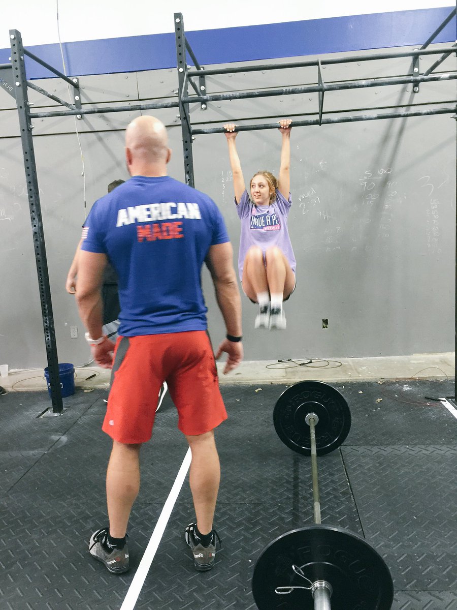abby_maelynn's tweet photo. Only did crossfit tonight since my brother is getting married tomorrow. Only for you, bub! #fearisaliar #cfhb https://t.co/RhFB400FiX