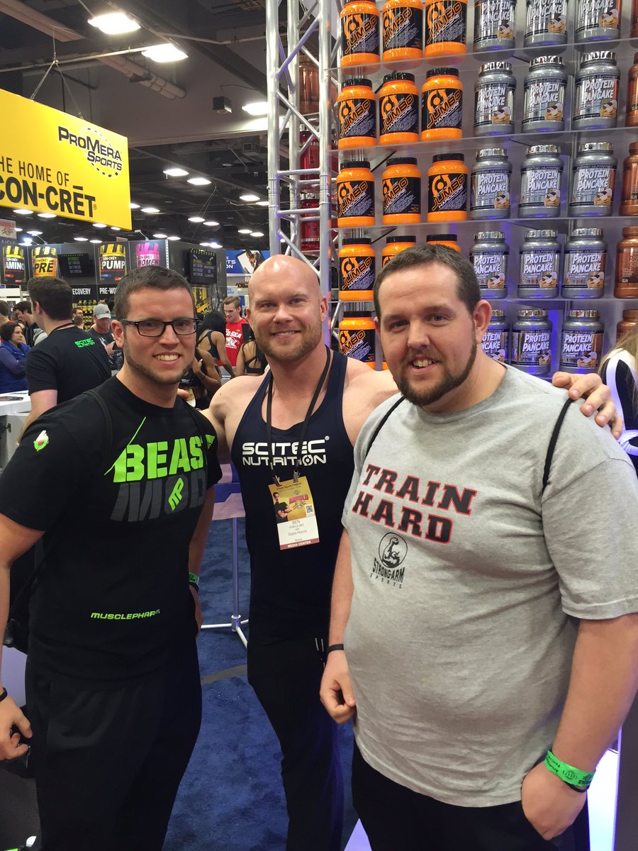 TaylorPinnick1's tweet photo. @IfbbBenPak Exercise Science Majors reunititing at the Arnold 2016! https://t.co/cwdV8L6FMe