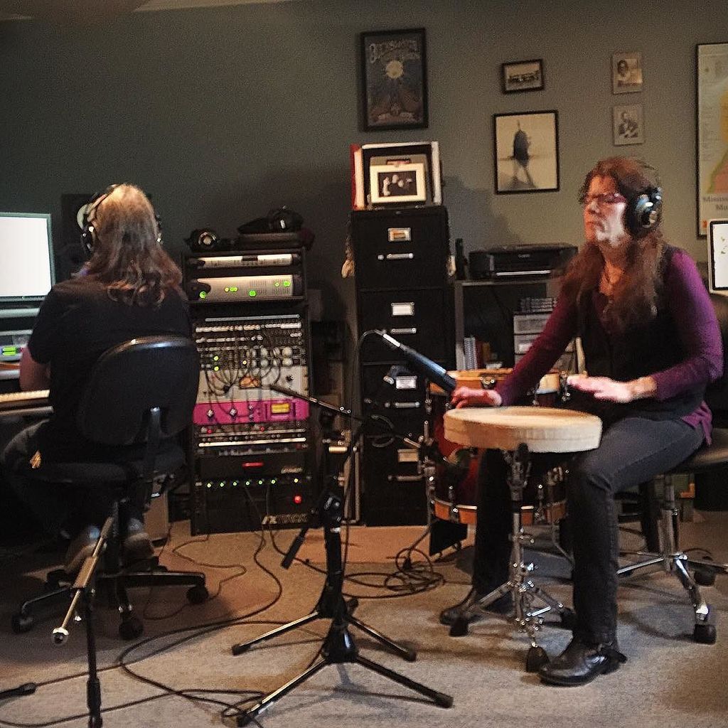 JennaTilveran's tweet photo. @dlcbanjogal : https://t.co/yL5TibuUnR | The mighty #DebraDobkin laying down #percussion at #EdTree's studio today… https://t.co/D744VMduLX