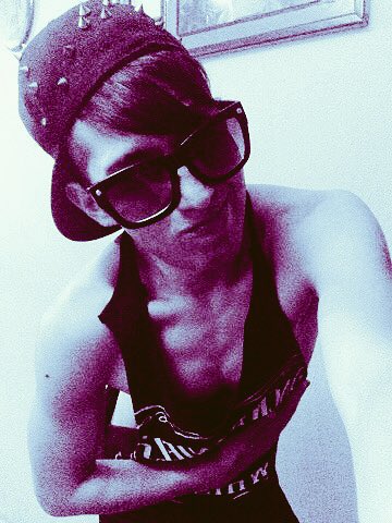 Erickyakitory's tweet photo. Noches #gymtime #gymlife #gyminhome #cap #glasses #gymchest #cuteboy https://t.co/kiSLWYXhRm