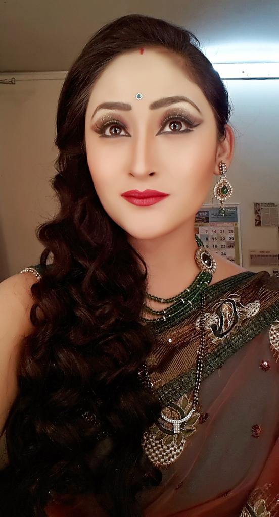 I love my vocation,d most glamorous job in d universe.Thnx to all who hve helped in enriching my life experience.😙