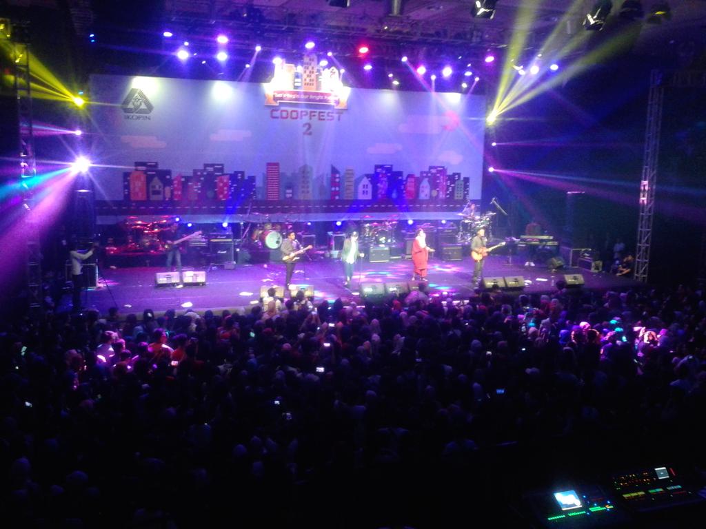 Awas ada curi-curi di #coopfest2. Curi-curi pandang, curi hati, curi-curi gebetan *eh @sayHiVi