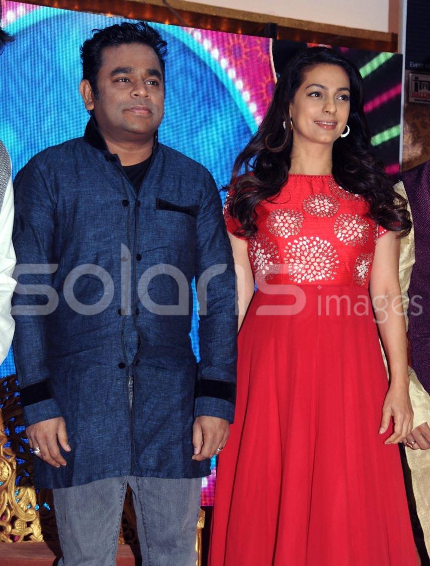 JUHIVERS INDONESIA (@juhichawla_ina) on Twitter photo Juhi Chawla ( <a href="/iam_juhi/">Juhi Chawla Mehta</a> ) & A R Rahman saat peluncuran album Nirantarr dari Bhavdeep dan Sudeep Jaipurwale. Juhi Chawla ( <a href="/iam_juhi/">Juhi Chawla Mehta</a> ) & A R Rahman saat peluncuran album Nirantarr dari Bhavdeep dan Sudeep Jaipurwale.