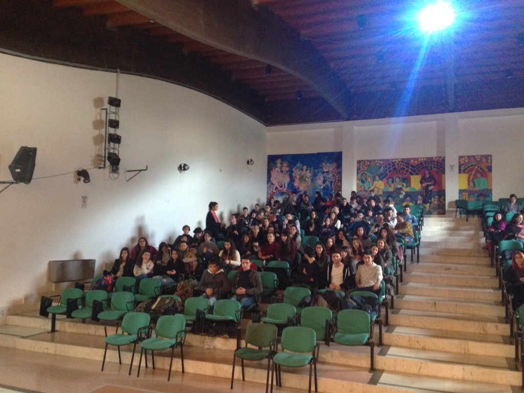 Ora a #OpenDataDay a Cava de Tirreni con il Sindaco e ragazzi/e del liceo Genoino <a href="/ascuoladioc/">A Scuola di OpenCoesione</a> #boulevardguys 😊