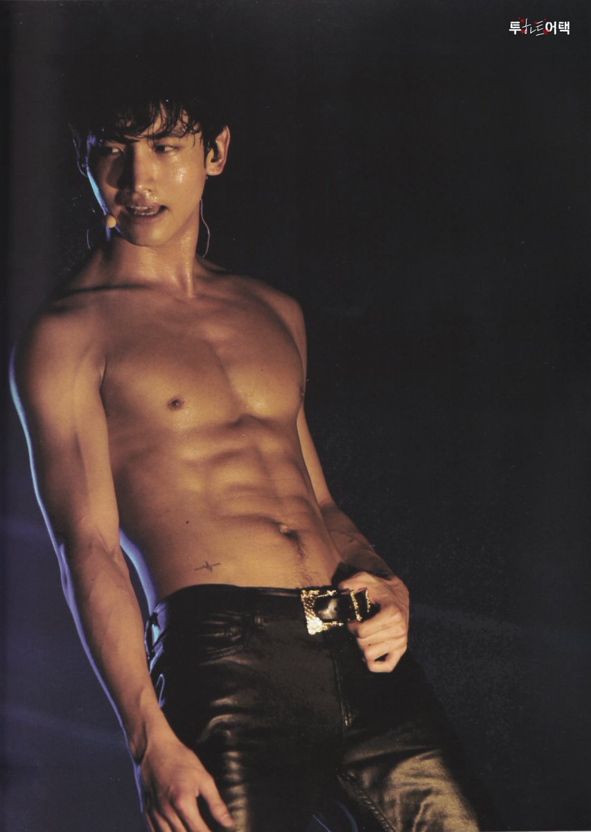 ToHeartAttack's tweet photo. #TVXQ #T1ST0RY <I AM HERE BESIDE YOU> 화보집 스캔본 
무대 아래에서도, 위에서도 멋진 #심창민 #changmin  #최강창민 복근! >_< https://t.co/XDrUYIcPOx
