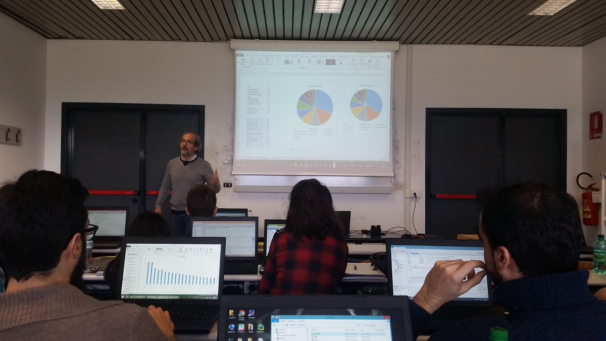 mastercesma's tweet photo. Alle prese con Database SQL & Python programming. @MassimoRegoli #Cesma2016 #Cesma https://t.co/3joThM5N7N