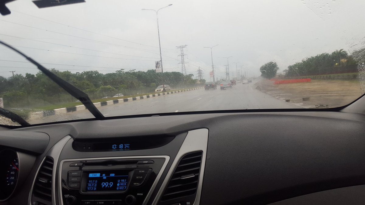 Osi_Suave's tweet photo. Rain or Shine Uber got me.
#UberWeekWithOsi πππ https://t.co/VKyvamouyh