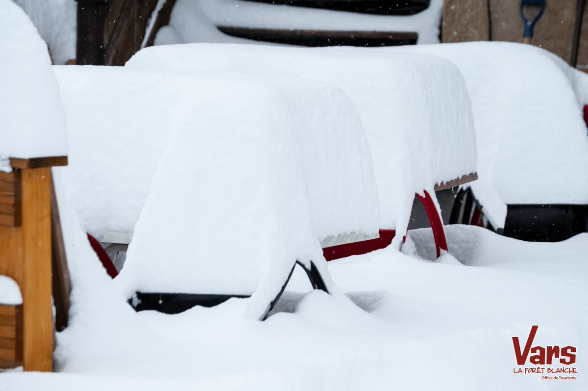 Varsfob's tweet photo. #EnDirect : Snowcalypse sur Vars !!! 😍💕❄❄❄❄👍 #varsFob #MyHautesAlpes https://t.co/KE0YwNpWH8