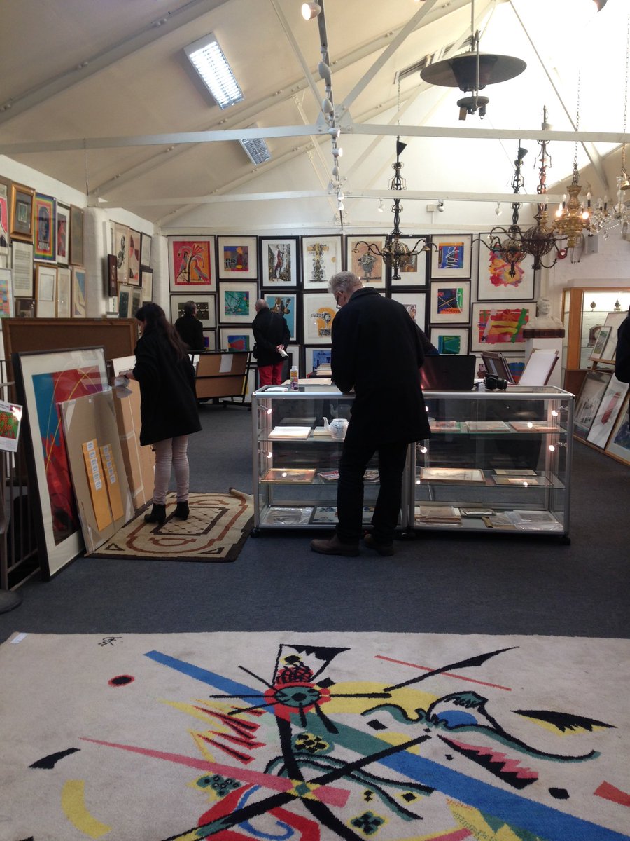 RoseberysLtd's tweet photo. #modernandcontemporaryprints viewing open for 1 more hour. Bidding starts at 12noon #keithharing #london #aution https://t.co/XDNM3Cp4fw