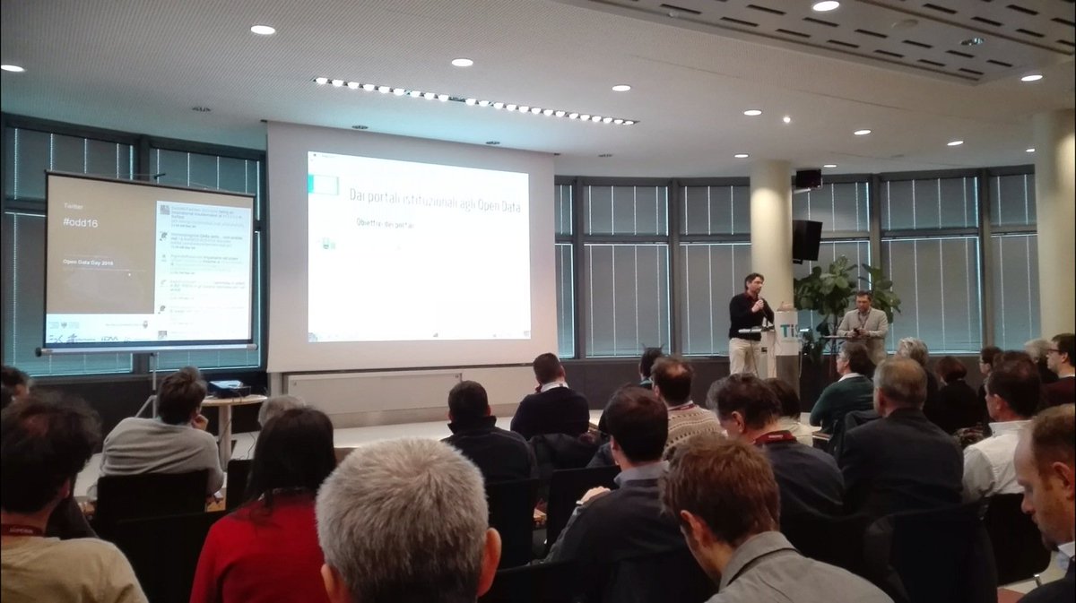 LucaCapra69's tweet image. Open data day #odd16 al TIS di Bolzano Molte startup #SeedMoney e @tnsviluppo portano le loro testimonianze business