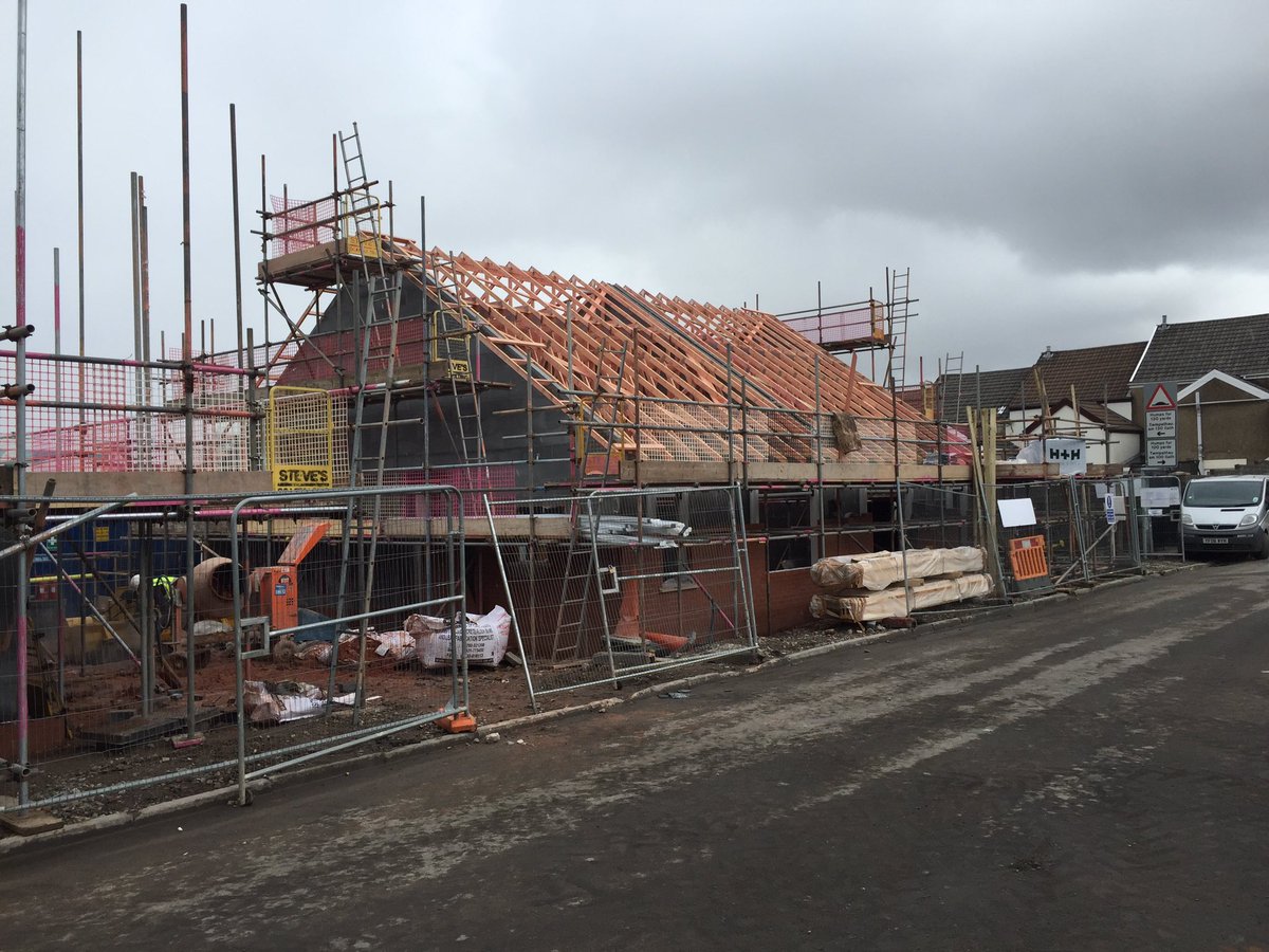 scottrooksQS's tweet photo. Great progress at Evans Road, Neath for @gareth_coastal @CoastalHousing #thinjoint #affordablehousing #sgh https://t.co/KteLU9UGeb