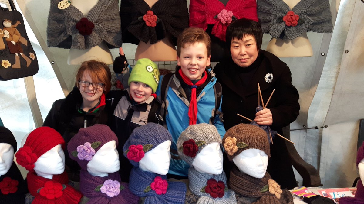 lexellington's tweet photo. Scouts taking time out to sell some hats #MonRun16 https://t.co/mOvkHpIa1m
