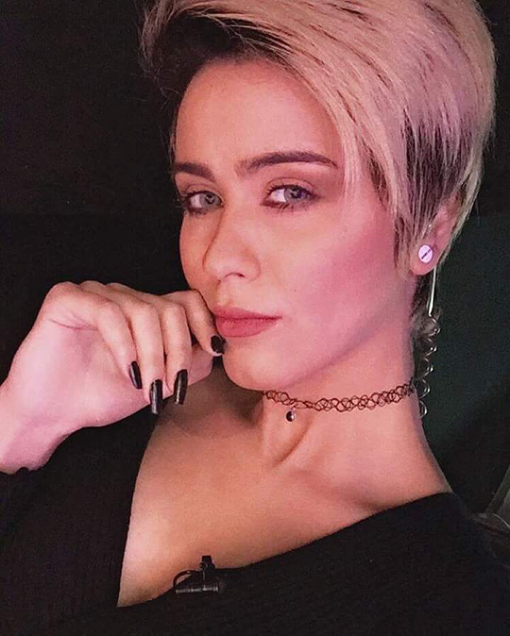 بعْضَ العُلاقاتْ كفصوَل السنهَہ فِقطٍ انتَظِر خريْفها وشِاهدَ الأقنعهّہَ وهِىَ تتَسّاقِط !