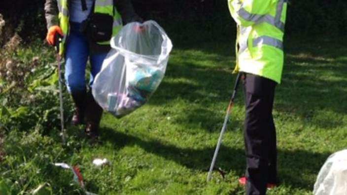 A mass spring clean is taking place in #rdguk today with the council's Streetcare Team.