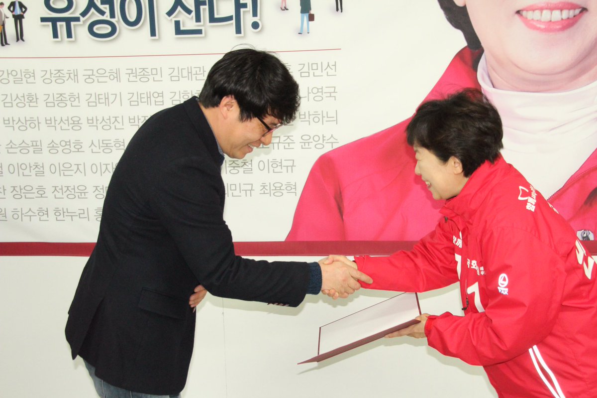 [대전 유성갑 민병주 국회의원 예비후보] 선거사무소에서 청년멘토단 위촉장 수여식을 개최했습니다. 참석하신 멘토 여러분 감사합니다. 더 열심히 하겠습니다.