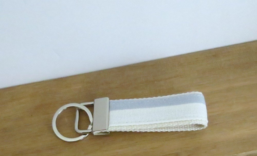 HectorsBags's tweet photo. Webbing Key Fob, Fabric Key Ring, Blue Stripe Key Holder, Of… https://t.co/Hd8s5eM4FW #HectorsHouseCraft #MumPresent https://t.co/yI9wIo0kx8