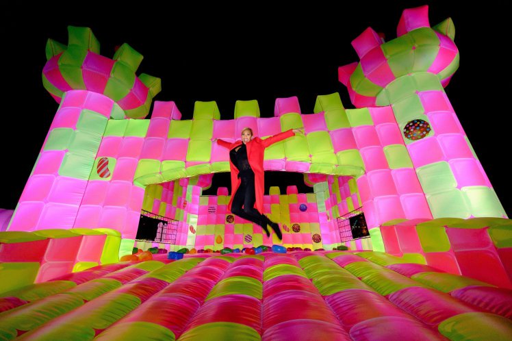 LycaRadio1458's tweet photo. An adult #BouncyCastle anyone? This jelly themed #BouncinghamPalace is in #London until today! @ShiviHotwani https://t.co/qqURjSFYKK