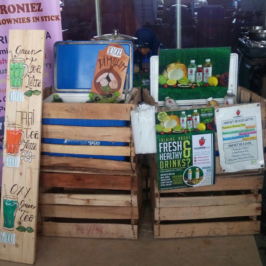 Hari ke 2 Bazaar Back In Time @flohmarktfest <a href="/sahidjwalk/">Sahid J-Walk</a> . Yuk sambil belanja bawa minuman Infusedwater,Cocolasih