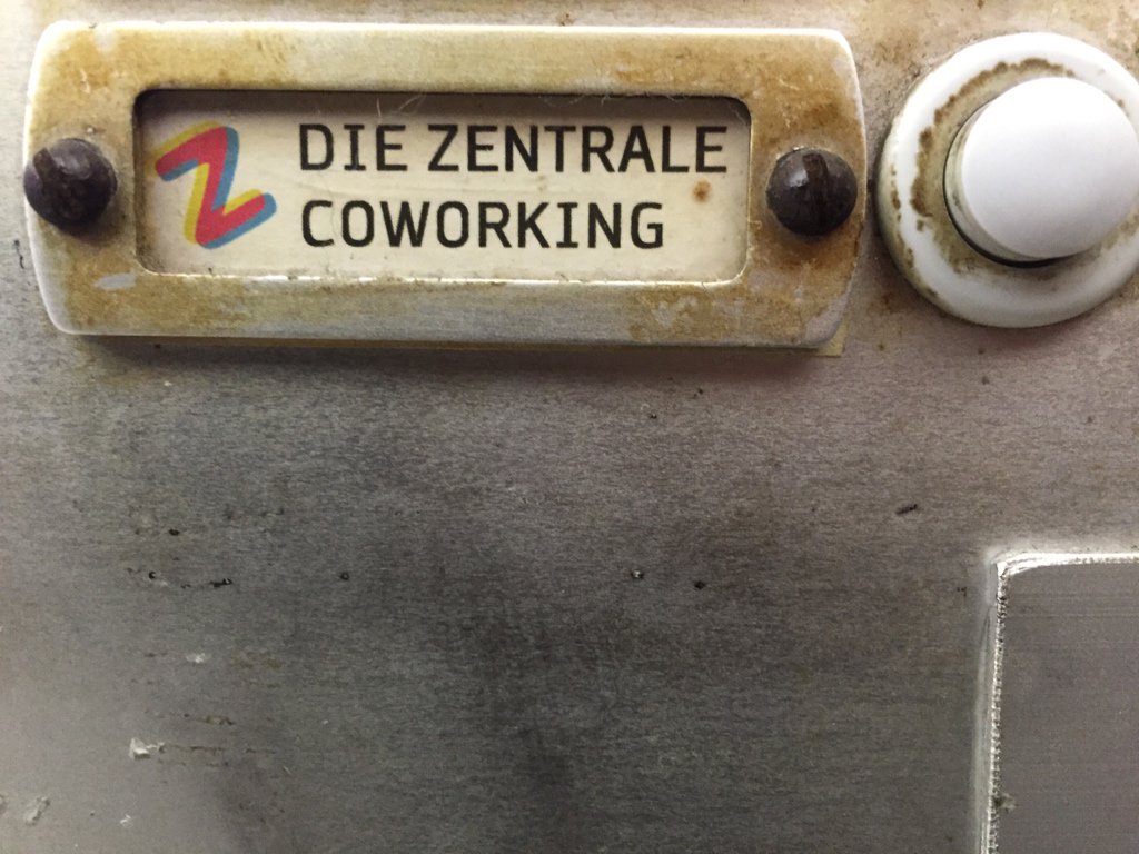 coding_night's tweet image. Good morning. This is where you have to ring later @zentrale_ffm 😊😊 #HackFrankfurt #odd16 #odd16ffm