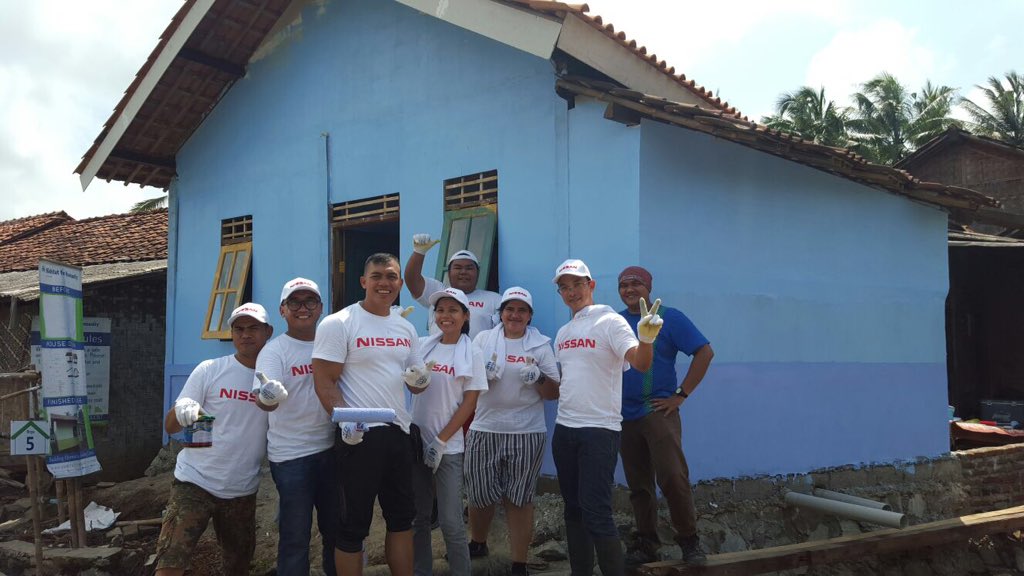 Semangat om &amp; tan <a href="/march_id/">NissanMarchIndonesia</a> at Community Volunteering Event 2016 Cc <a href="/NissanID/">NISSAN Indonesia</a> <a href="/Nissan_ID/">Nissan Indonesia</a>