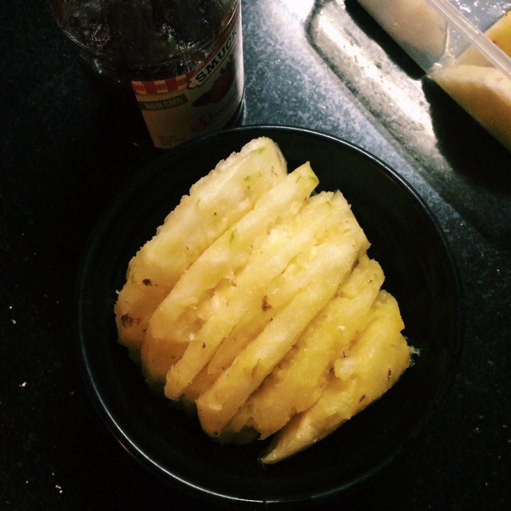 fahrenalyssa's tweet photo. Iba talaga ang tamis pag pinaghirapan. #pineapplediaries https://t.co/S1bKpXPJCd